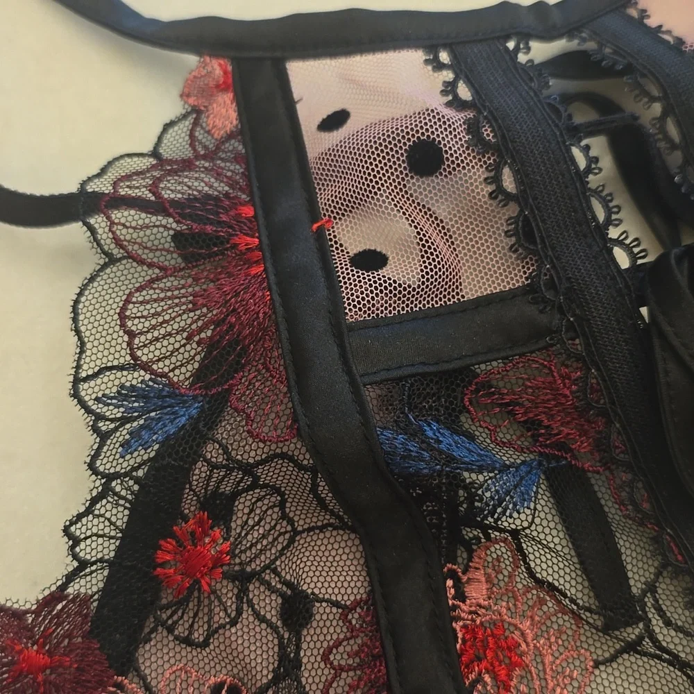 NWT For Love & Lemons Zinnia High Neck Embroidered Bra. 34B
